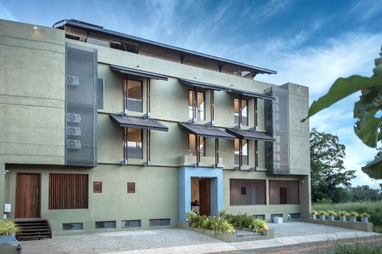 Earls Rajarata Hotel Anuradhapura Buitenkant foto