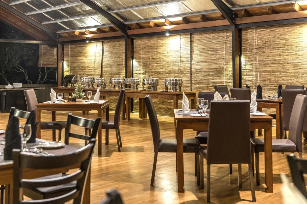Earls Rajarata Hotel Anuradhapura Buitenkant foto